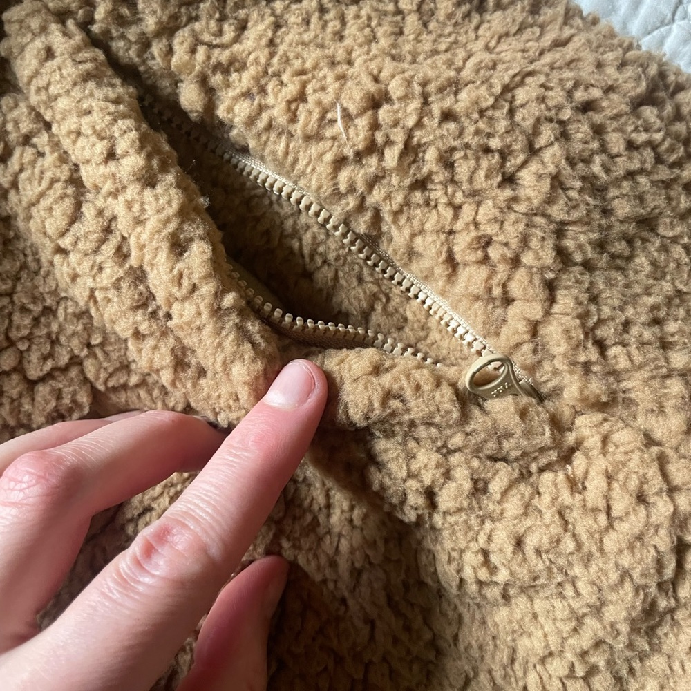 Amazon Essentials Women’s Sherpa Jacket in Brown and Yellow - Picture 4 of 4